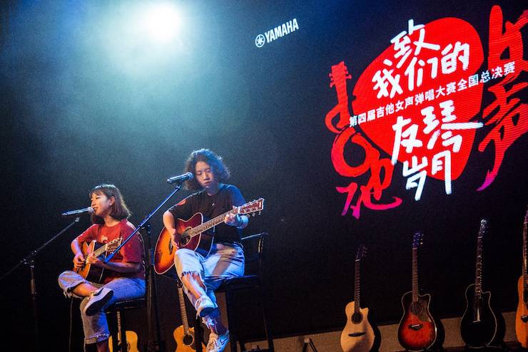 第四届“EMC易倍吉他女声弹唱大赛”总冠军出炉<br />温格夺冠，董冬冬担任评委