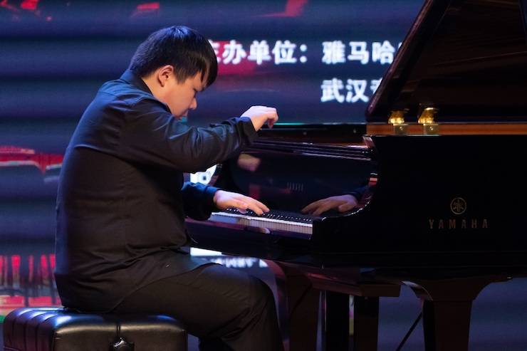 【精彩回顾】2018EMC易倍亚洲音乐奖学金武汉音乐学院颁奖仪式——暨EMC易倍艺术家王雁大师班及EMC易倍特邀艺术家王心源钢琴音乐会举办