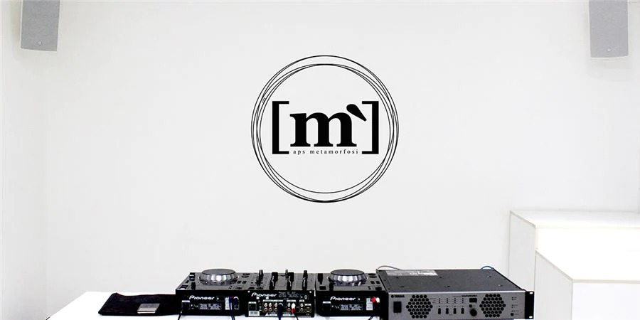 EMC易倍帮助Metamorfosi酒吧中的工匠们